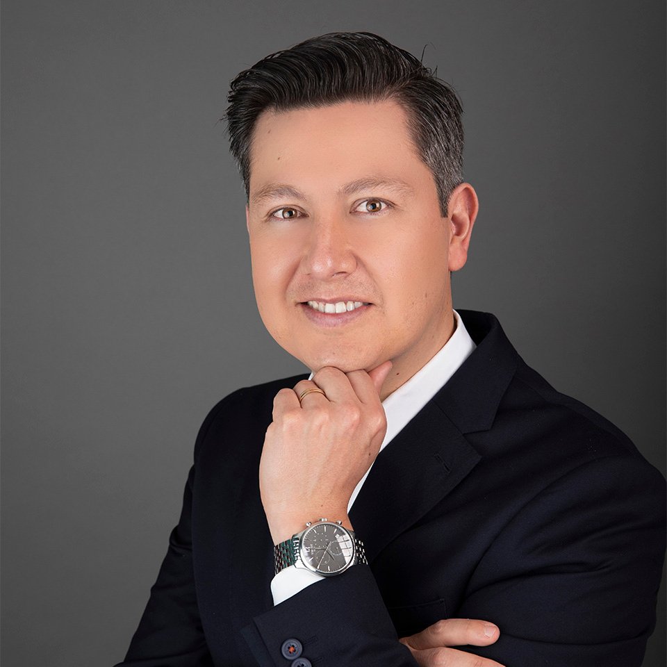 Dr. Patricio Latorre — blefaroplastia y rejuvenecimiento facial en Quito